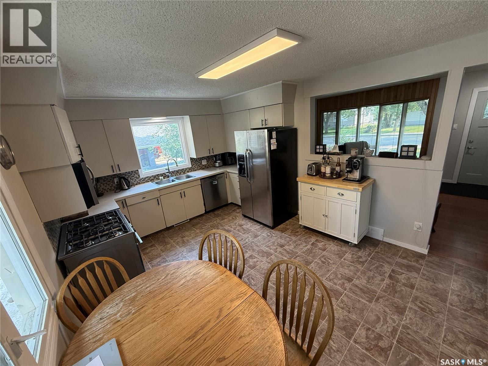 851 2nd Street E, Shaunavon, Saskatchewan  S0N 2M0 - Photo 6 - SK032391