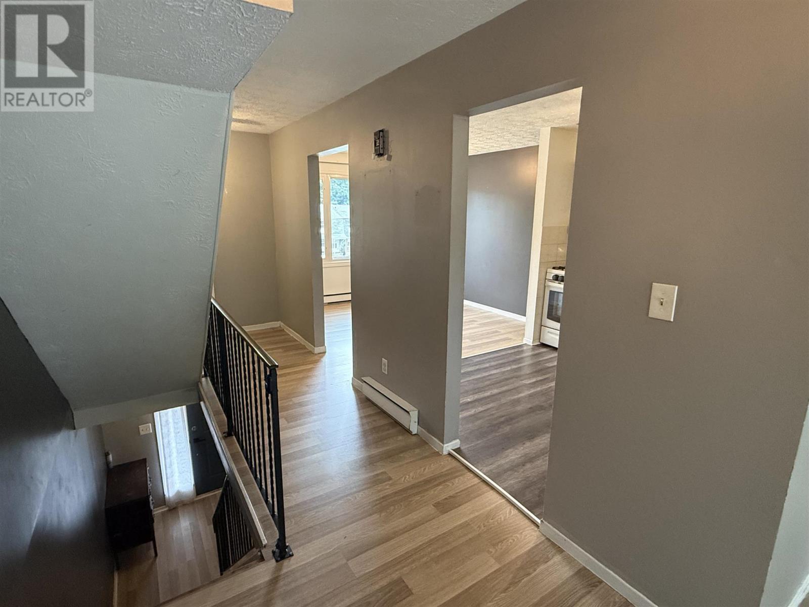 5 Highland Pl, Elliot Lake, Ontario  P5A 2S2 - Photo 2 - SM261792