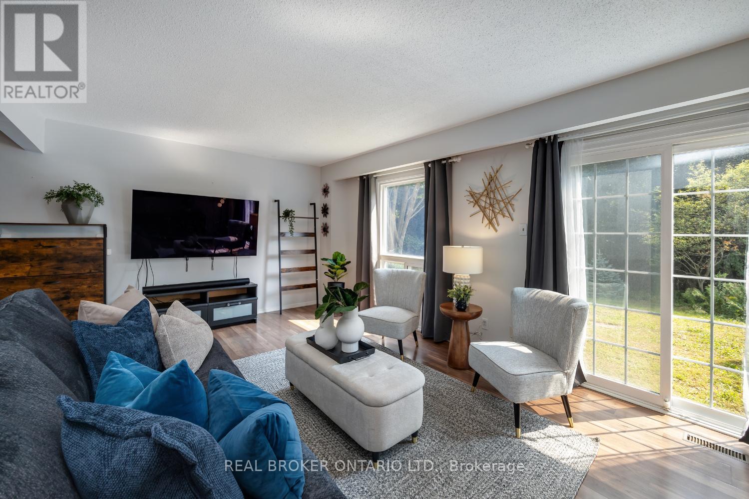 400 Wickham Court, Oshawa, Ontario  L1K 1N3 - Photo 7 - E13597516