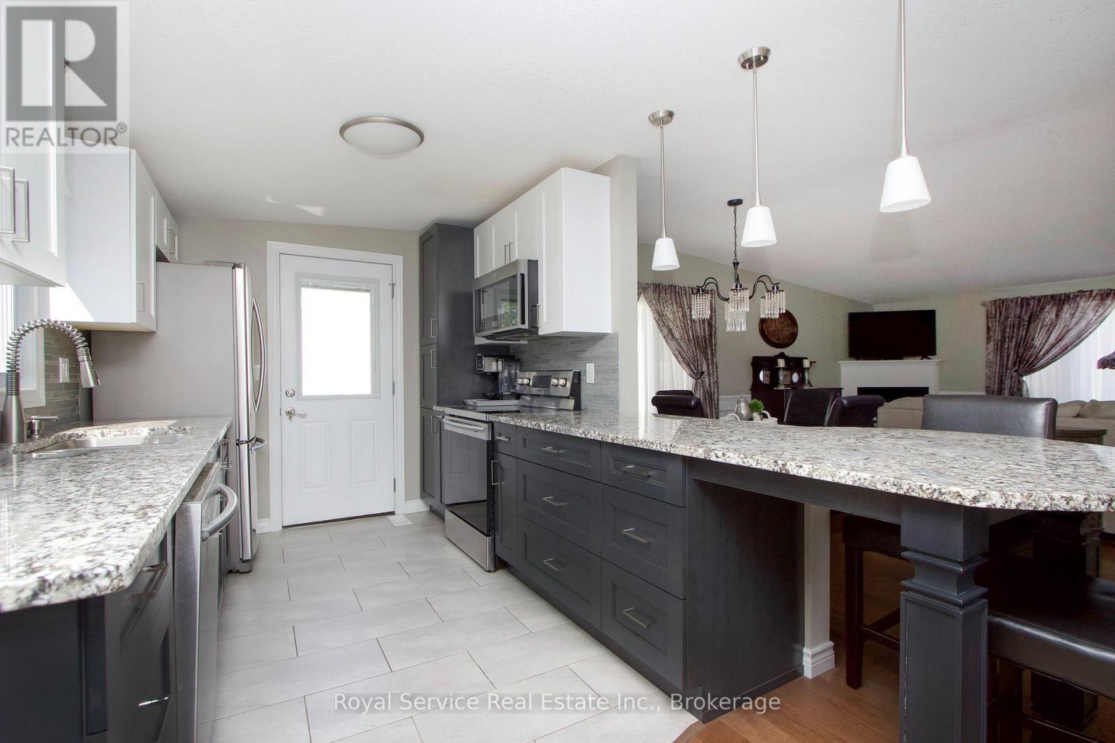 27 Cornerbrook Court, Clarington, Ontario  L1B 1B7 - Photo 14 - E13597562