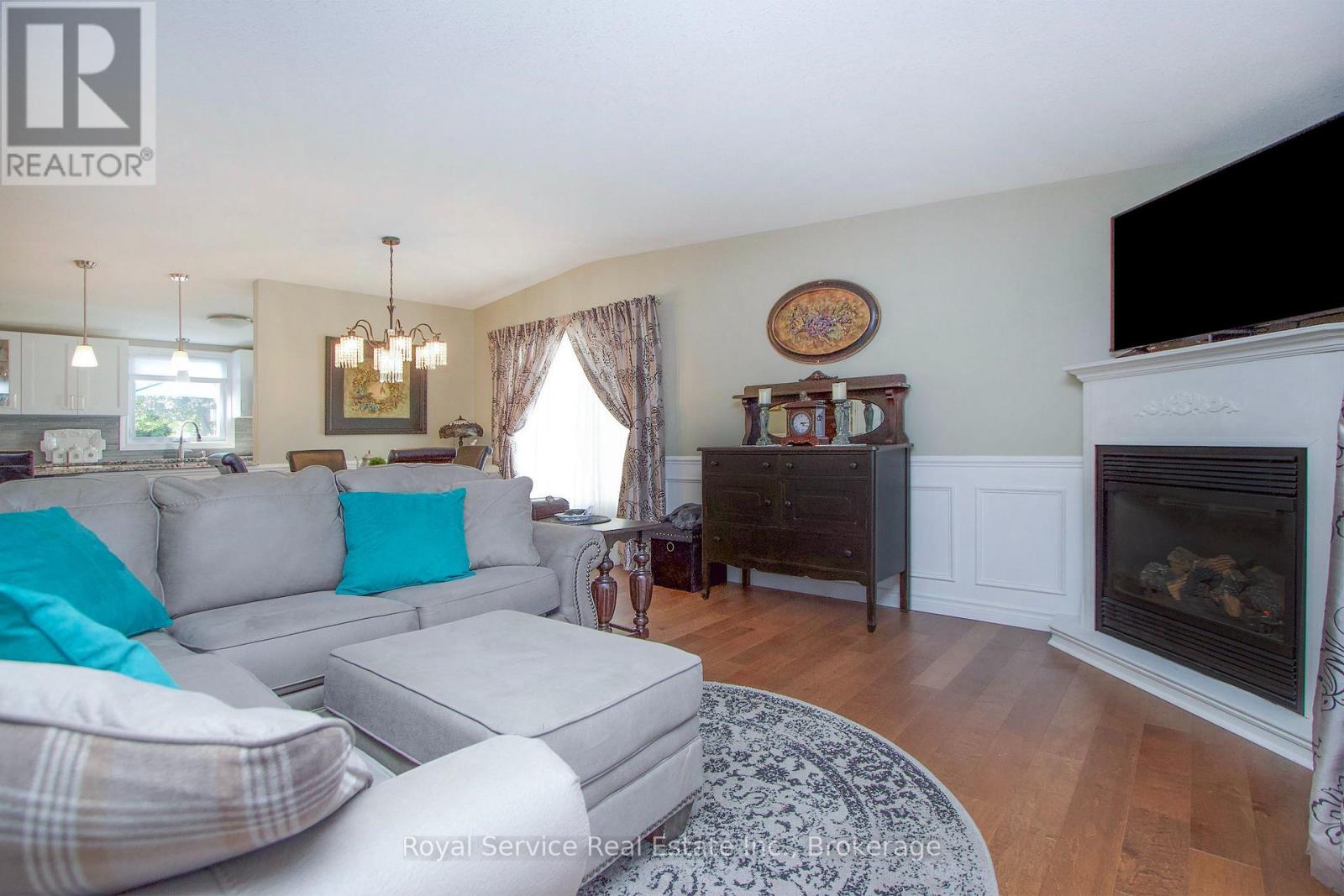 27 Cornerbrook Court, Clarington, Ontario  L1B 1B7 - Photo 6 - E13597562