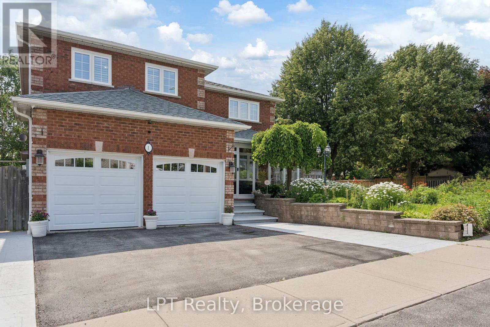 1 Mayfield Crescent, Whitby, Ontario  L1N 8P3 - Photo 4 - E13597710