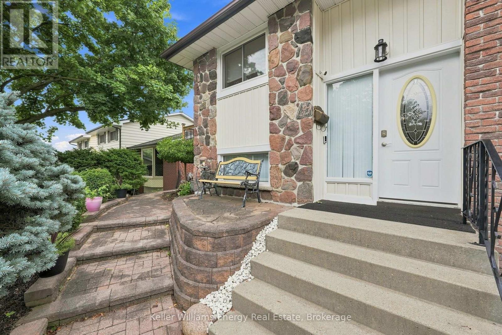 510 Charrington Avenue, Oshawa, Ontario  L1G 7L8 - Photo 3 - E13597882