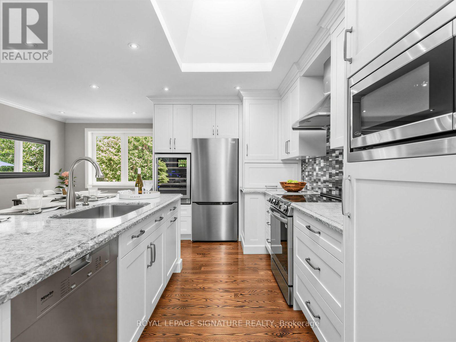 25 Overton Crescent, Toronto, Ontario  M3B 2V4 - Photo 7 - C13597520