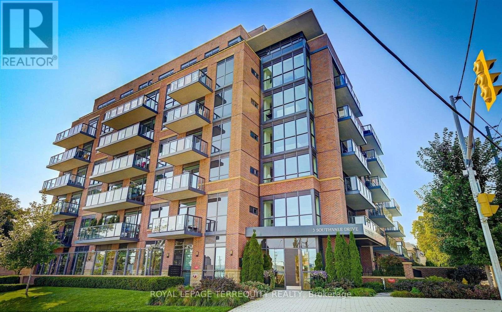 401 - 3 Southvale Drive, Toronto, Ontario  M4G 1G1 - Photo 2 - C13597660