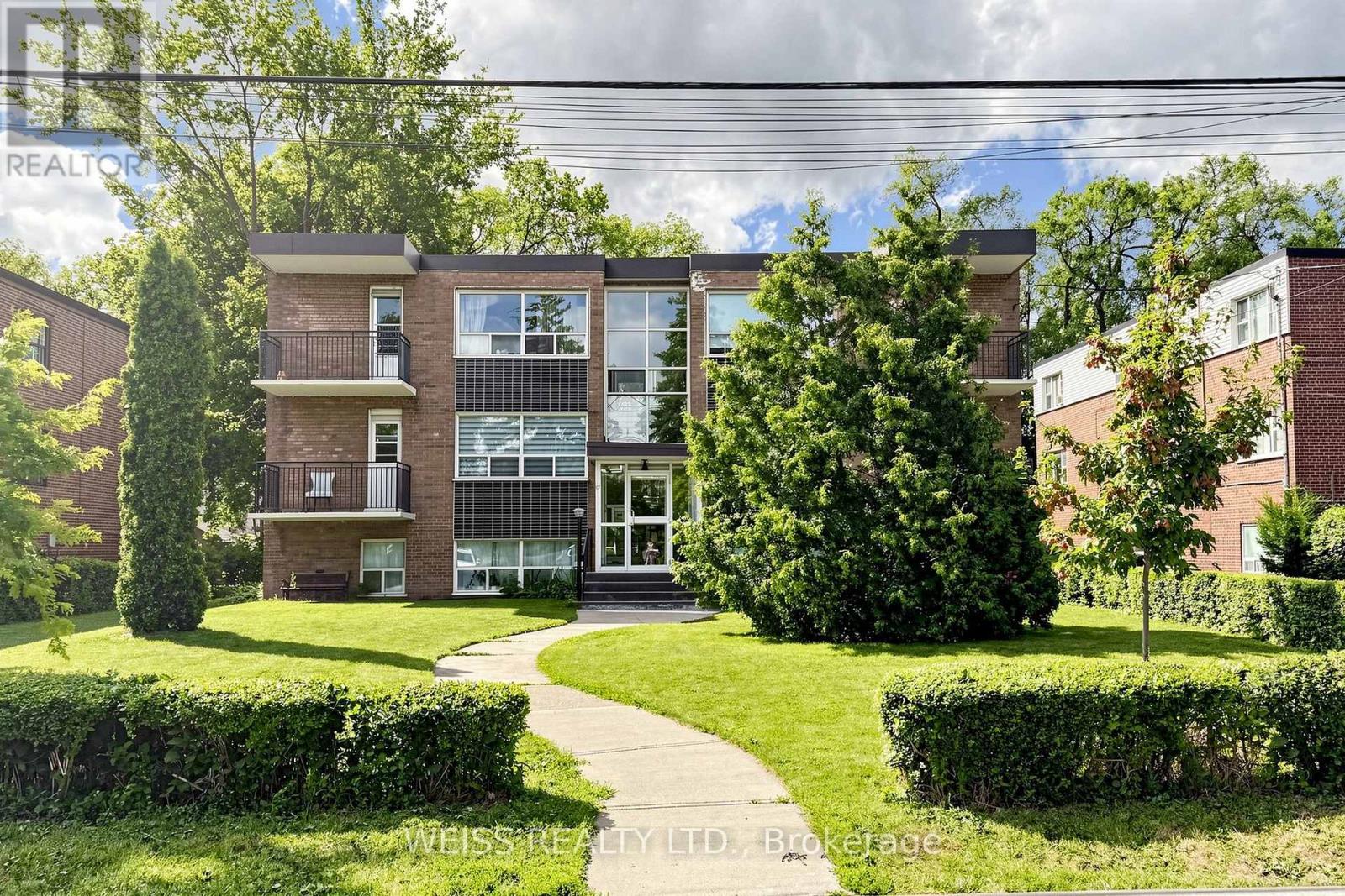 4 - 17 FRASERWOOD AVENUE, Toronto, Ontario