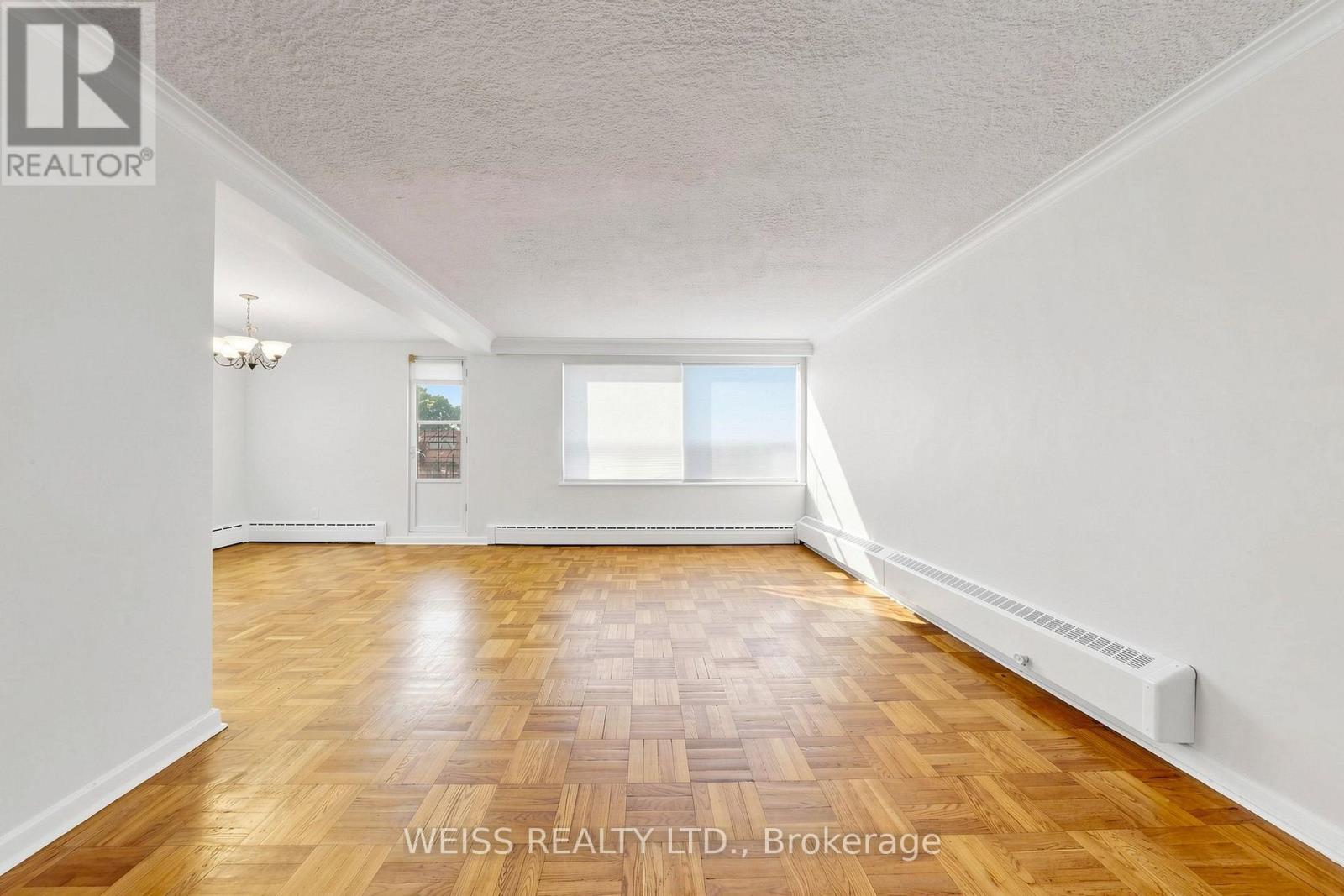 4 - 17 Fraserwood Avenue, Toronto, Ontario  M6B 2N3 - Photo 4 - C13597746