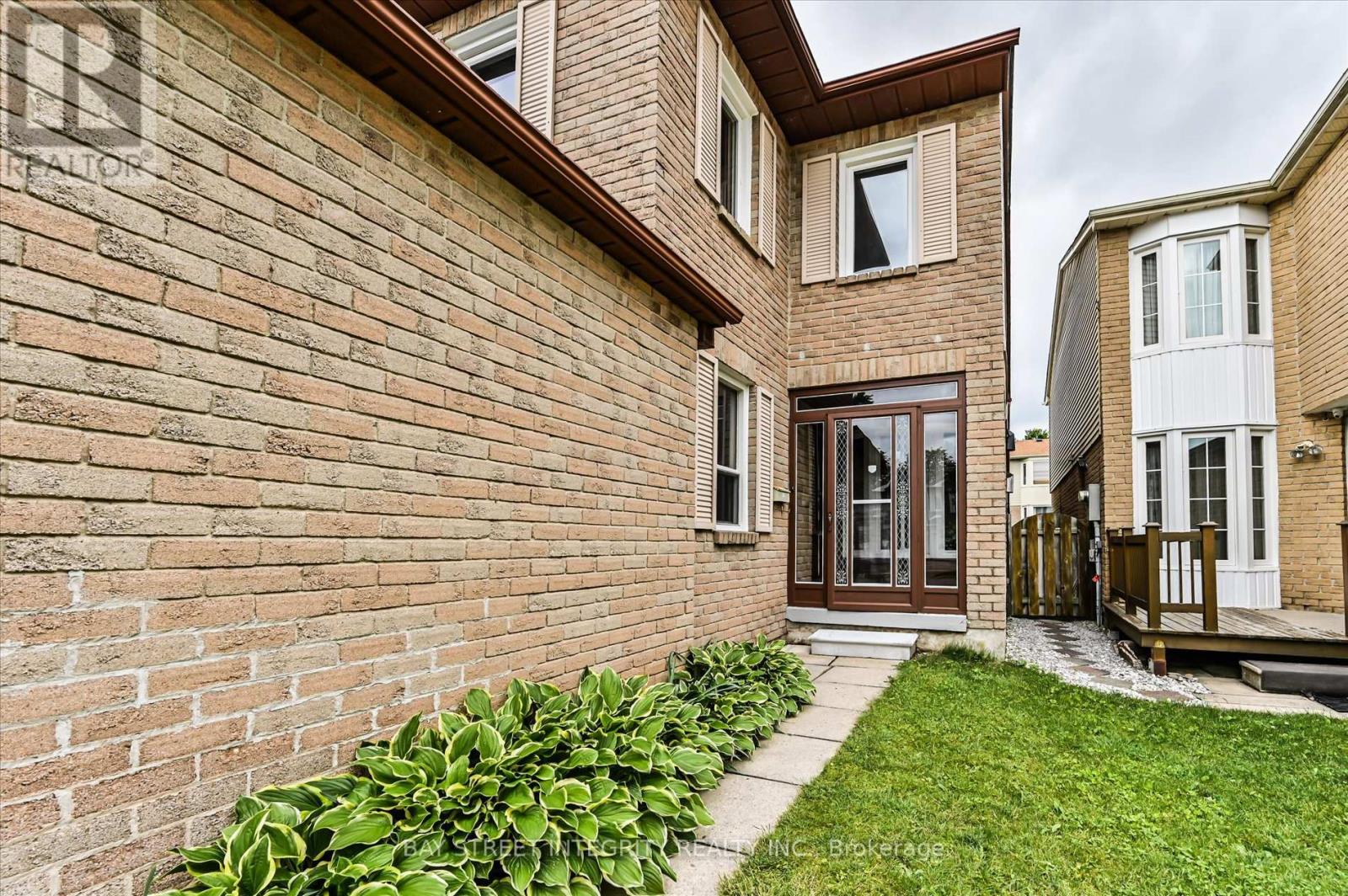 15 Huntsmill Boulevard, Toronto, Ontario  M1W 2Z8 - Photo 3 - E13597546