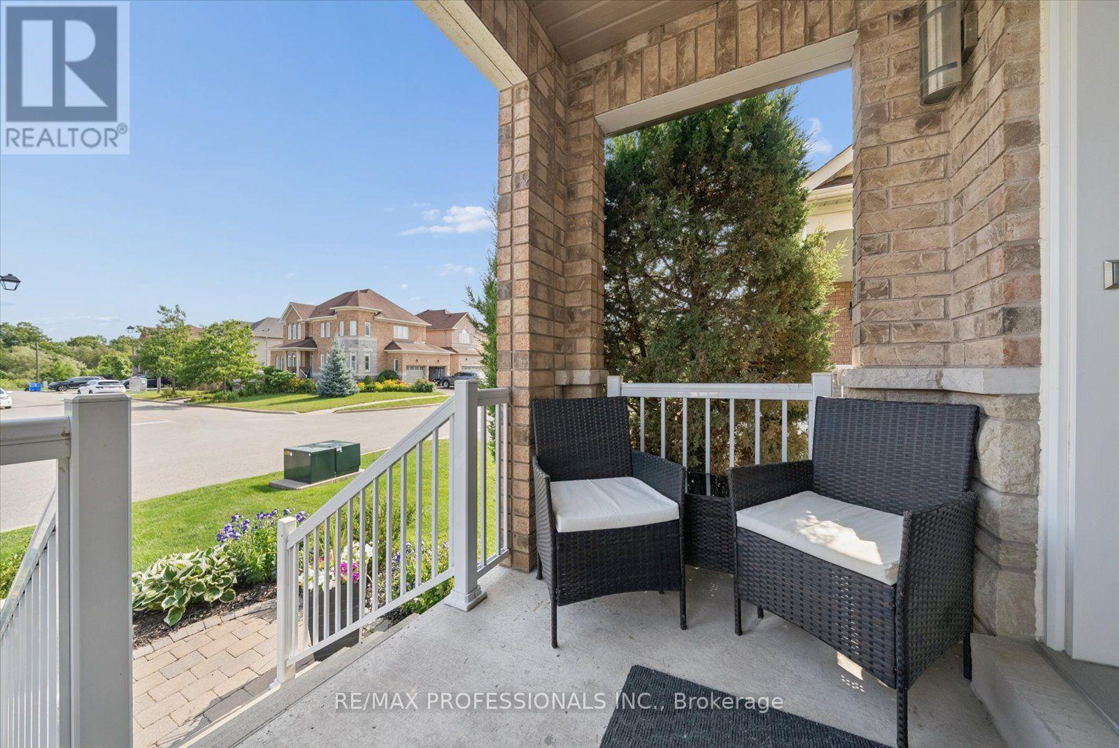 28 Roma Drive, Whitby, Ontario  L1P 0B4 - Photo 2 - E13597632