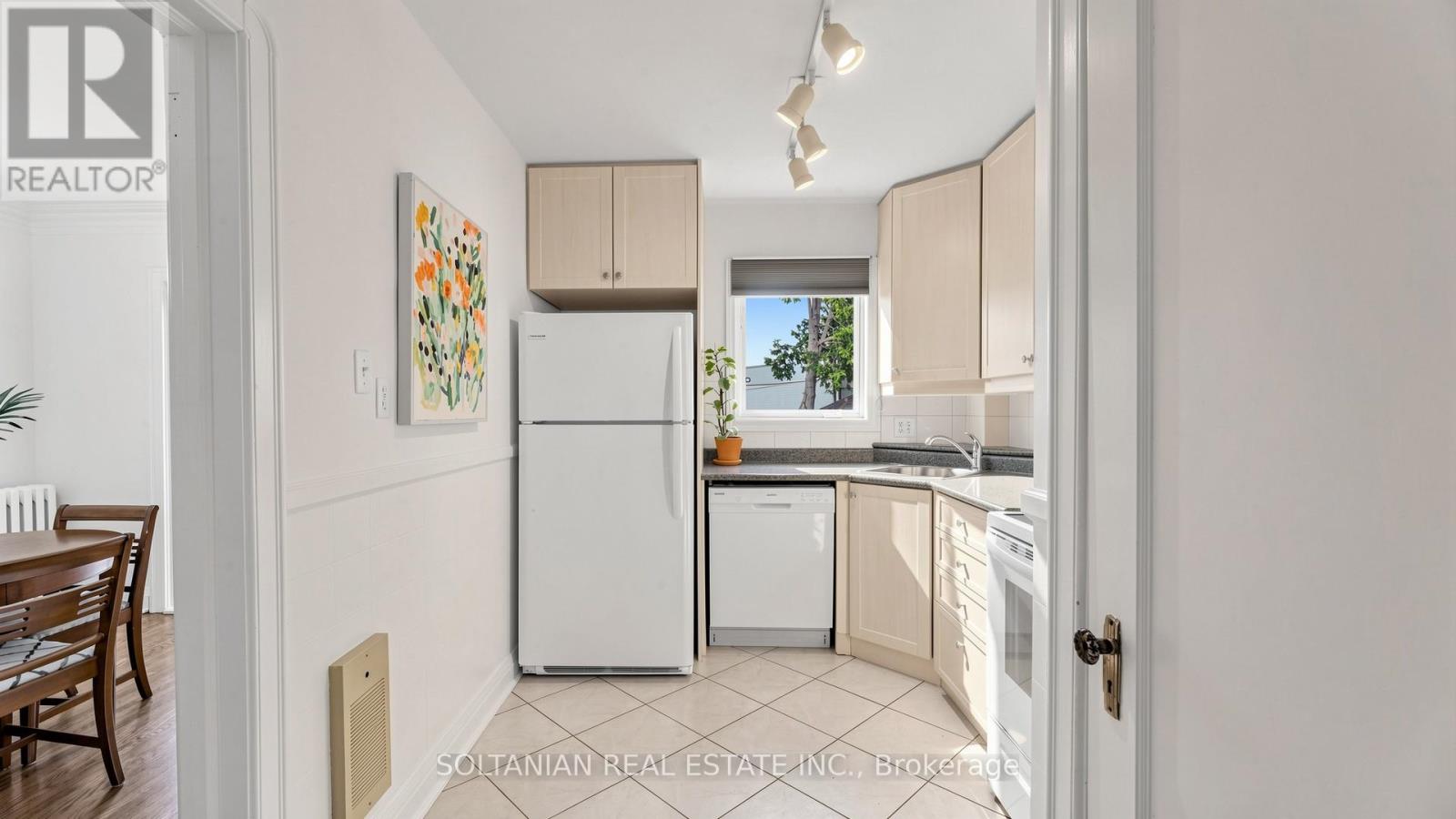 39 Fairside Avenue, Toronto, Ontario  M4C 3H1 - Photo 10 - E13597878