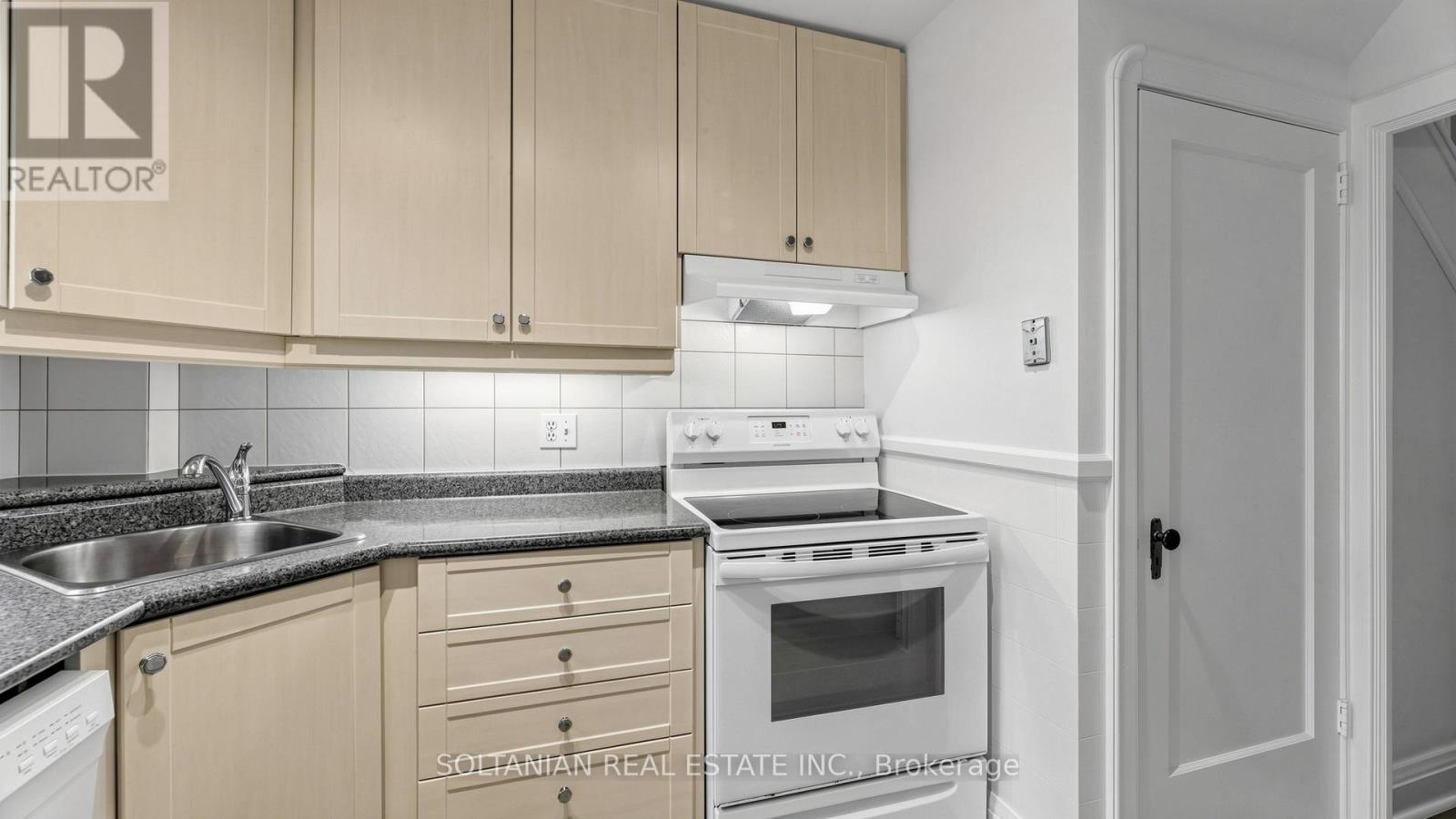 39 Fairside Avenue, Toronto, Ontario  M4C 3H1 - Photo 12 - E13597878
