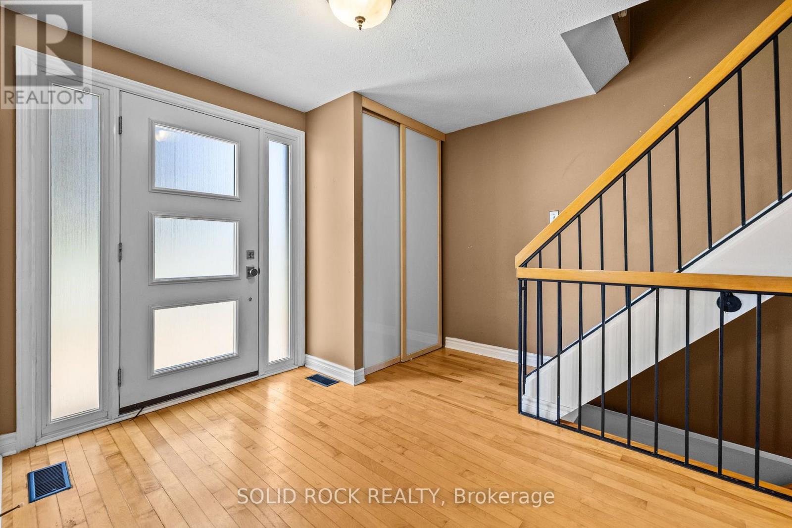 1631 Charbonneau Street, Ottawa, Ontario  K1E 2J6 - Photo 5 - X13597730