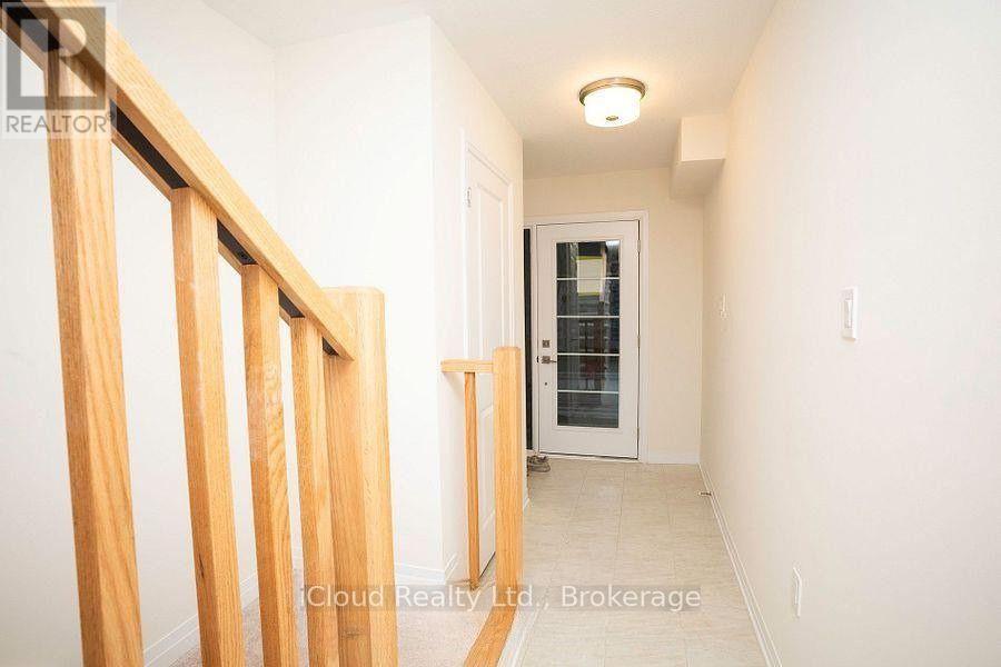 84 Fieldridge Crescent, Brampton, Ontario  L6R 0C2 - Photo 2 - W13597600