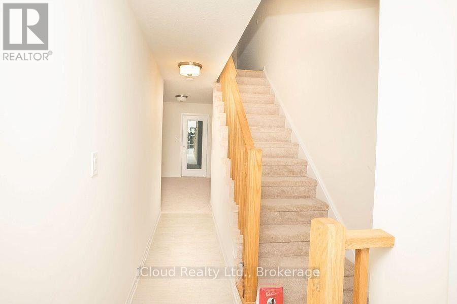 84 Fieldridge Crescent, Brampton, Ontario  L6R 0C2 - Photo 3 - W13597600