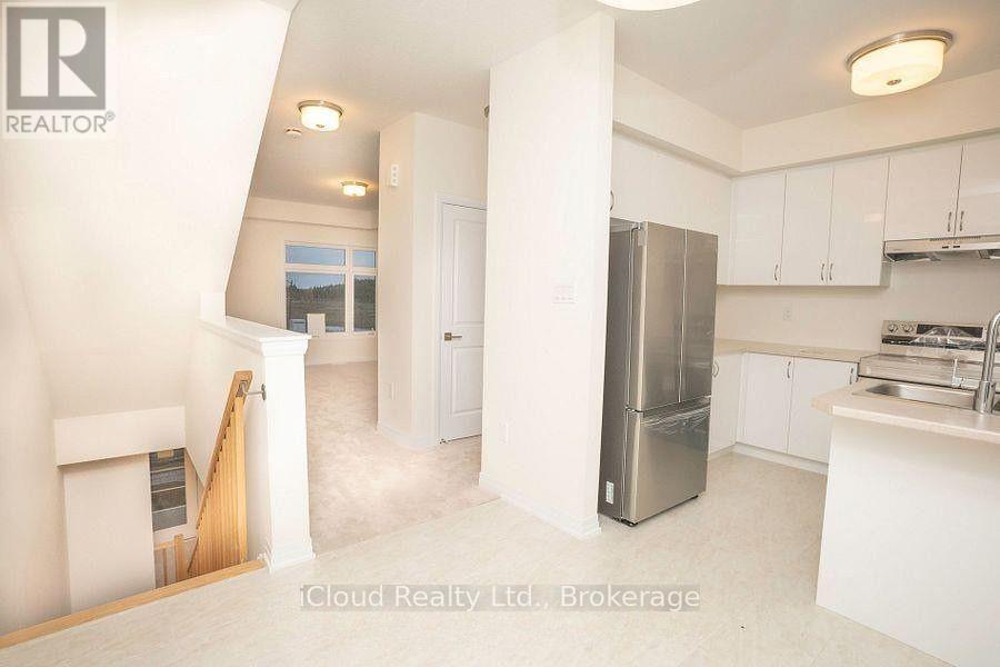 84 Fieldridge Crescent, Brampton, Ontario  L6R 0C2 - Photo 6 - W13597600