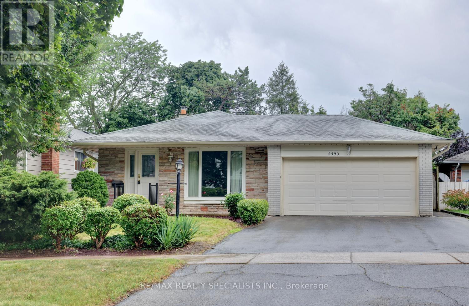 2390 PYRAMID CRESCENT, Mississauga, Ontario