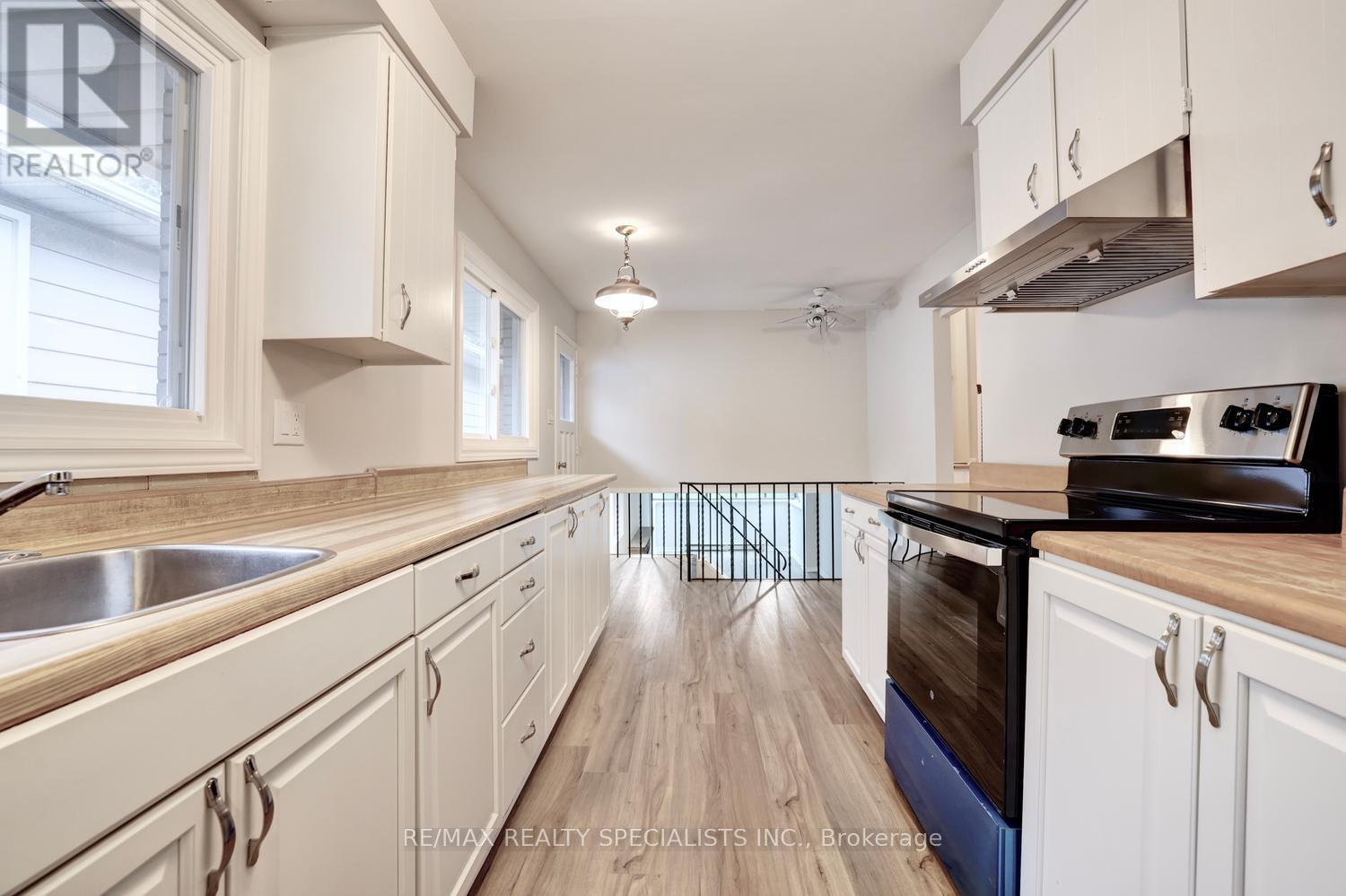 2390 Pyramid Crescent, Mississauga, Ontario  L5K 1C9 - Photo 16 - W13597624