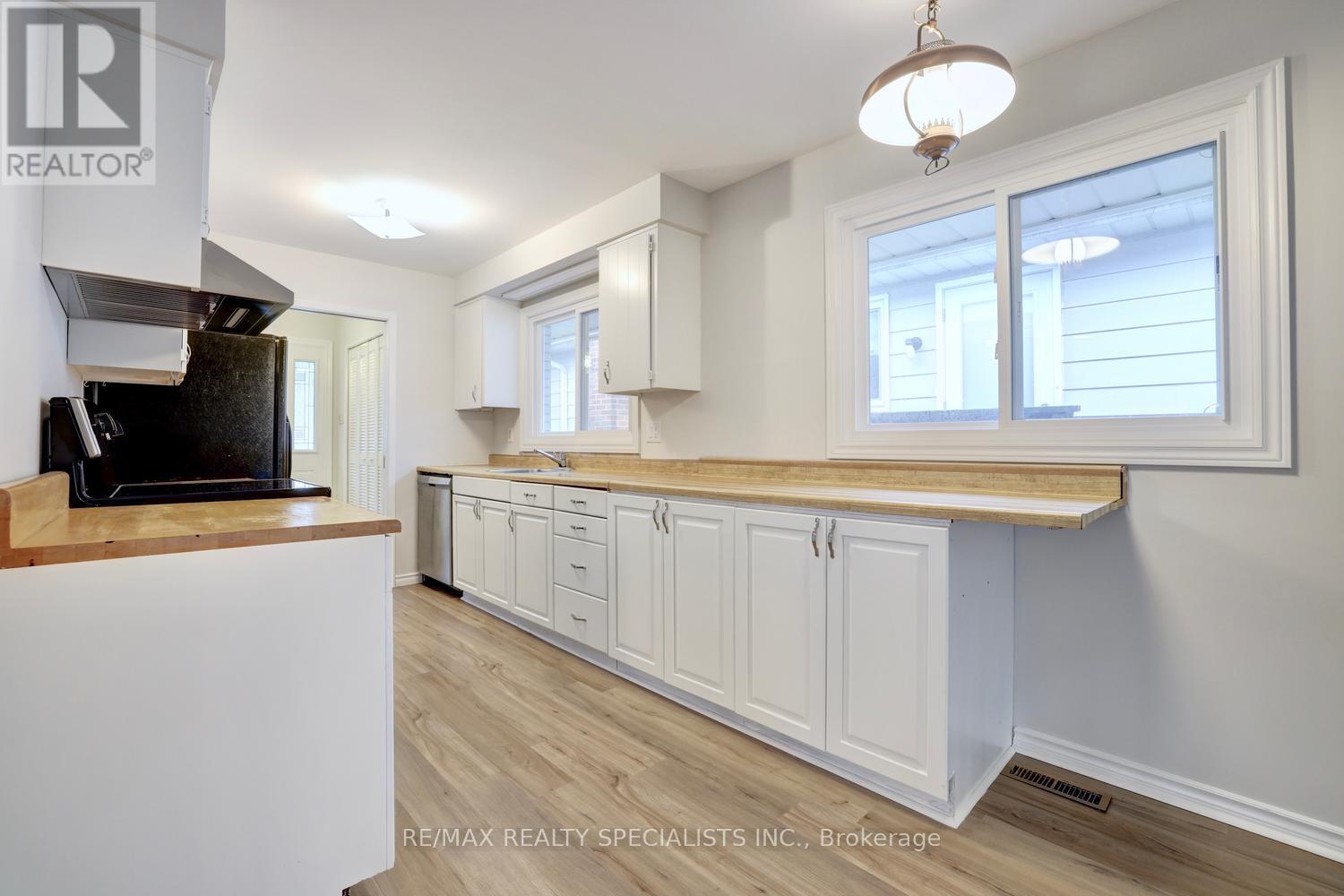 2390 Pyramid Crescent, Mississauga, Ontario  L5K 1C9 - Photo 17 - W13597624