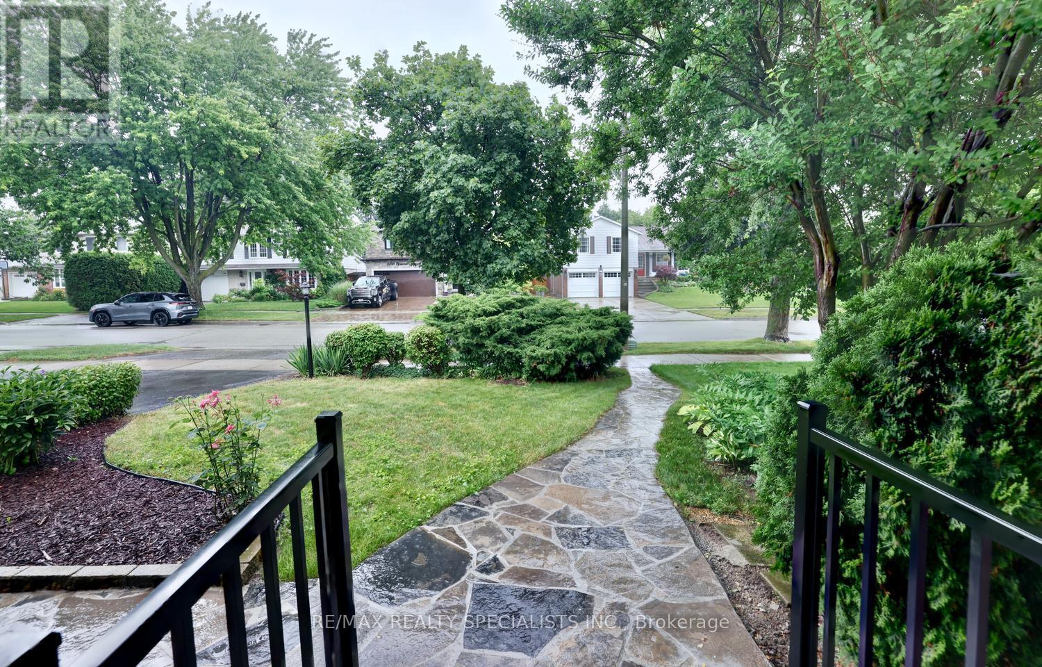 2390 Pyramid Crescent, Mississauga, Ontario  L5K 1C9 - Photo 3 - W13597624
