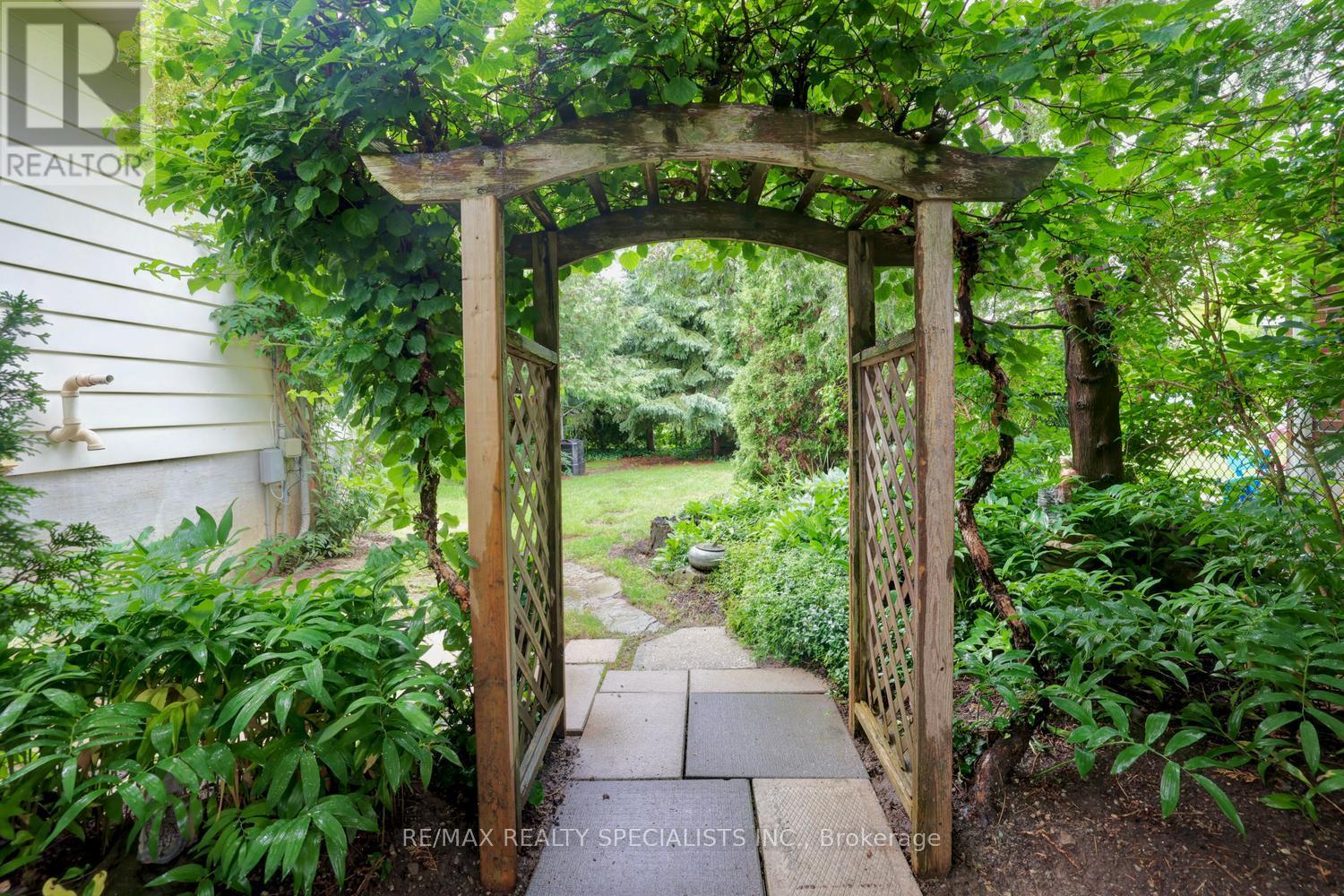 2390 Pyramid Crescent, Mississauga, Ontario  L5K 1C9 - Photo 40 - W13597624
