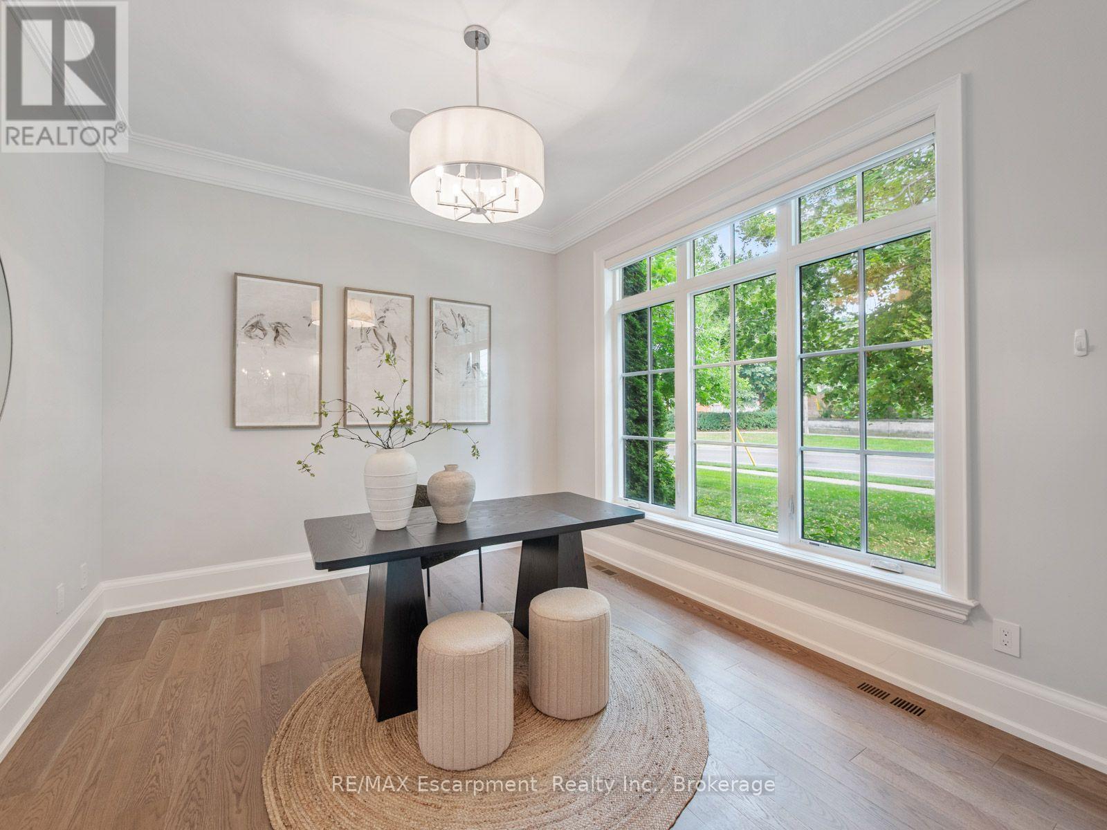 1077 Bridge Road, Oakville, Ontario  L6L 2B6 - Photo 4 - W13598106