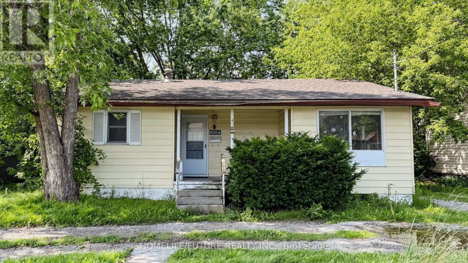 804 Dundas Street W, Whitby, Ontario  L1N 2N5 - Photo 2 - E13595722
