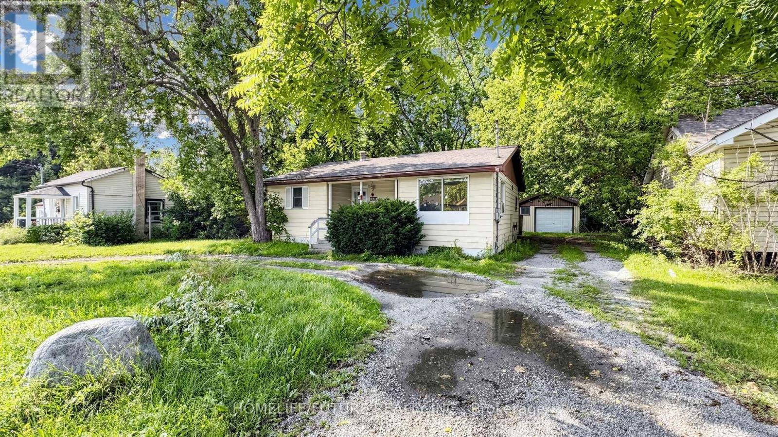 804 Dundas Street W, Whitby, Ontario  L1N 2N5 - Photo 4 - E13595722