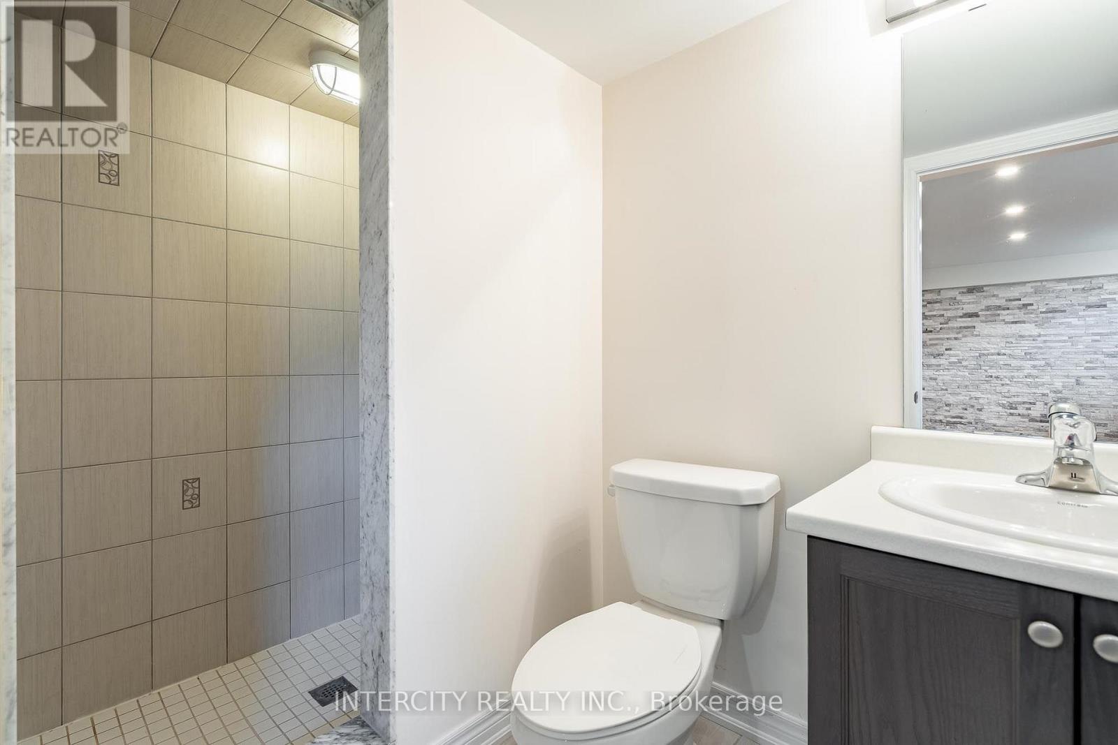 6 Flay Court, Innisfil, Ontario  L0L 1L0 - Photo 37 - N13578602