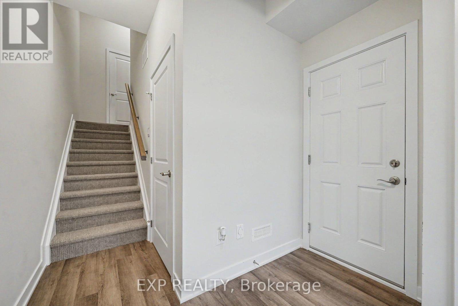 212 Tussock Private, Ottawa, Ontario  K1X 0G7 - Photo 4 - X13597930