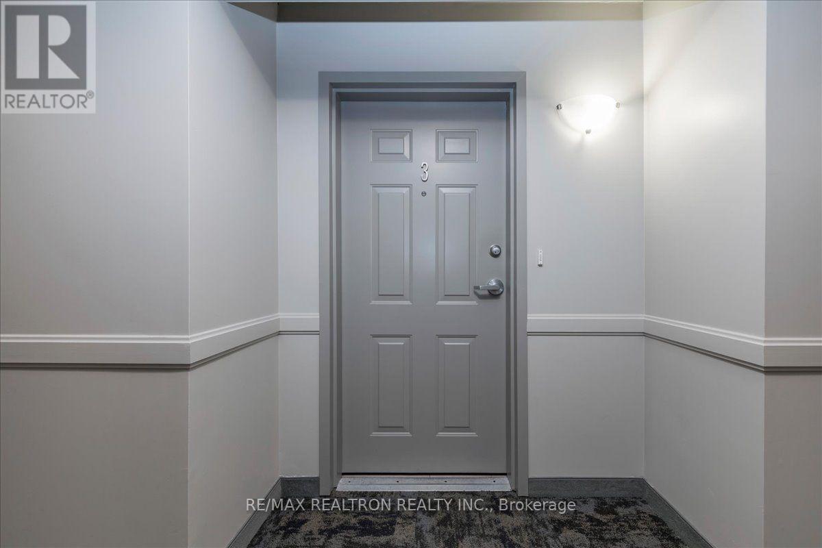 3 - 43 Coulter Street, Barrie, Ontario  L4N 6L9 - Photo 2 - S13598018