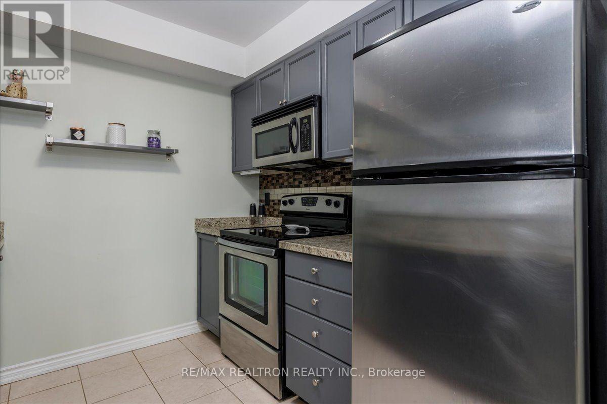 3 - 43 Coulter Street, Barrie, Ontario  L4N 6L9 - Photo 4 - S13598018