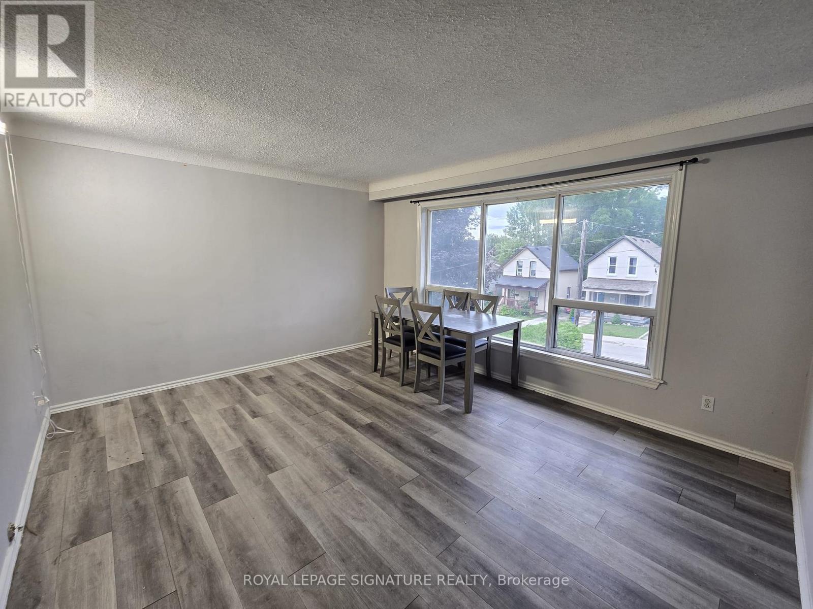3 - 9 PARK AVENUE, Brantford, Ontario