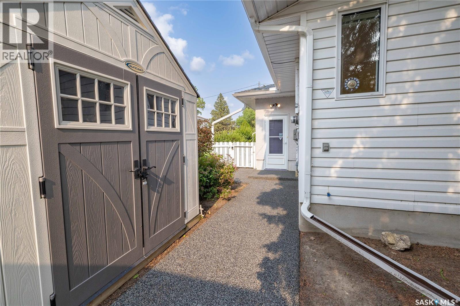 2808 Clarence Avenue S, Saskatoon, Saskatchewan  S7J 1M8 - Photo 14 - SK043358