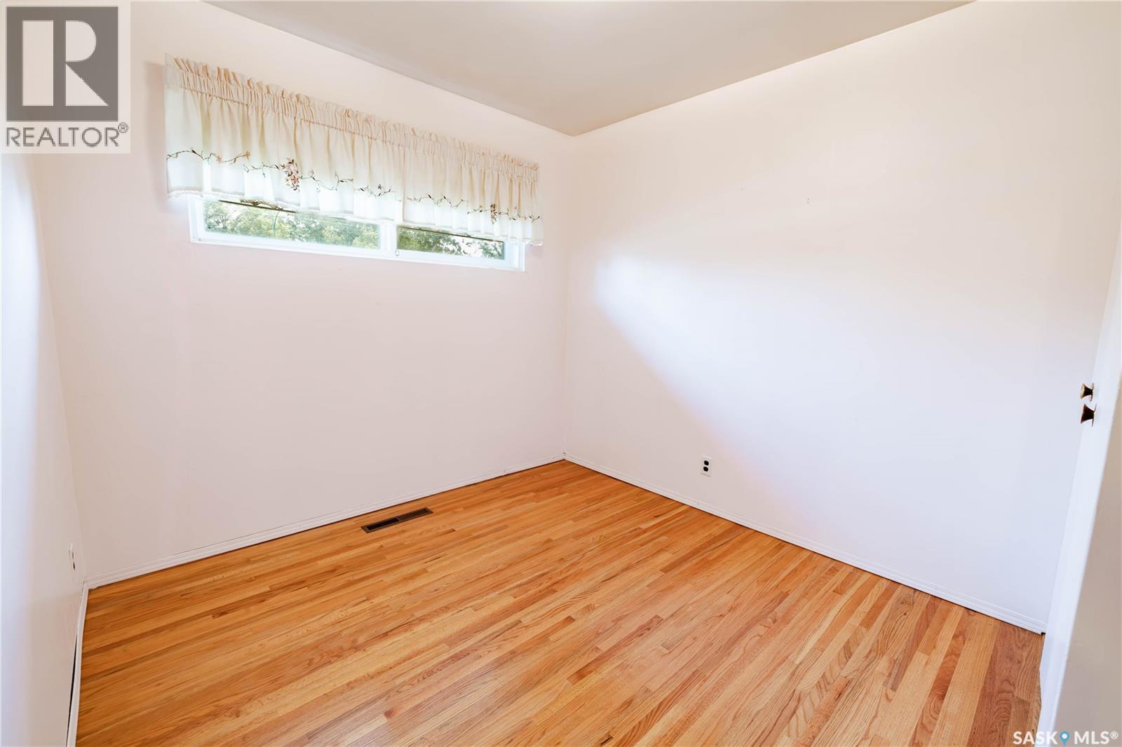 2808 Clarence Avenue S, Saskatoon, Saskatchewan  S7J 1M8 - Photo 17 - SK043358