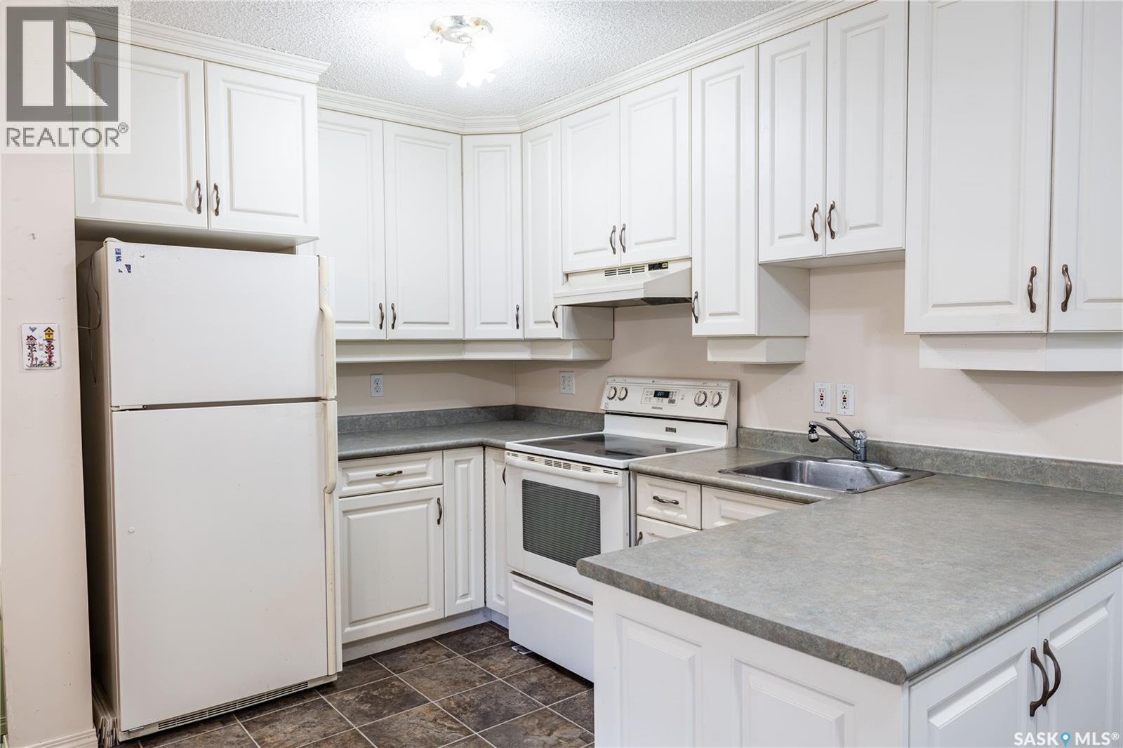 2808 Clarence Avenue S, Saskatoon, Saskatchewan  S7J 1M8 - Photo 28 - SK043358