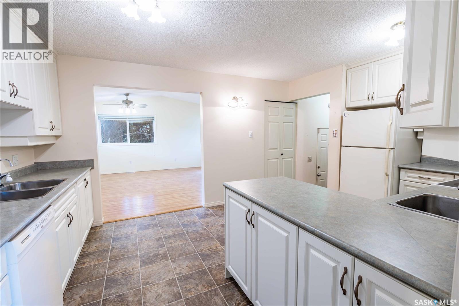 2808 Clarence Avenue S, Saskatoon, Saskatchewan  S7J 1M8 - Photo 9 - SK043358