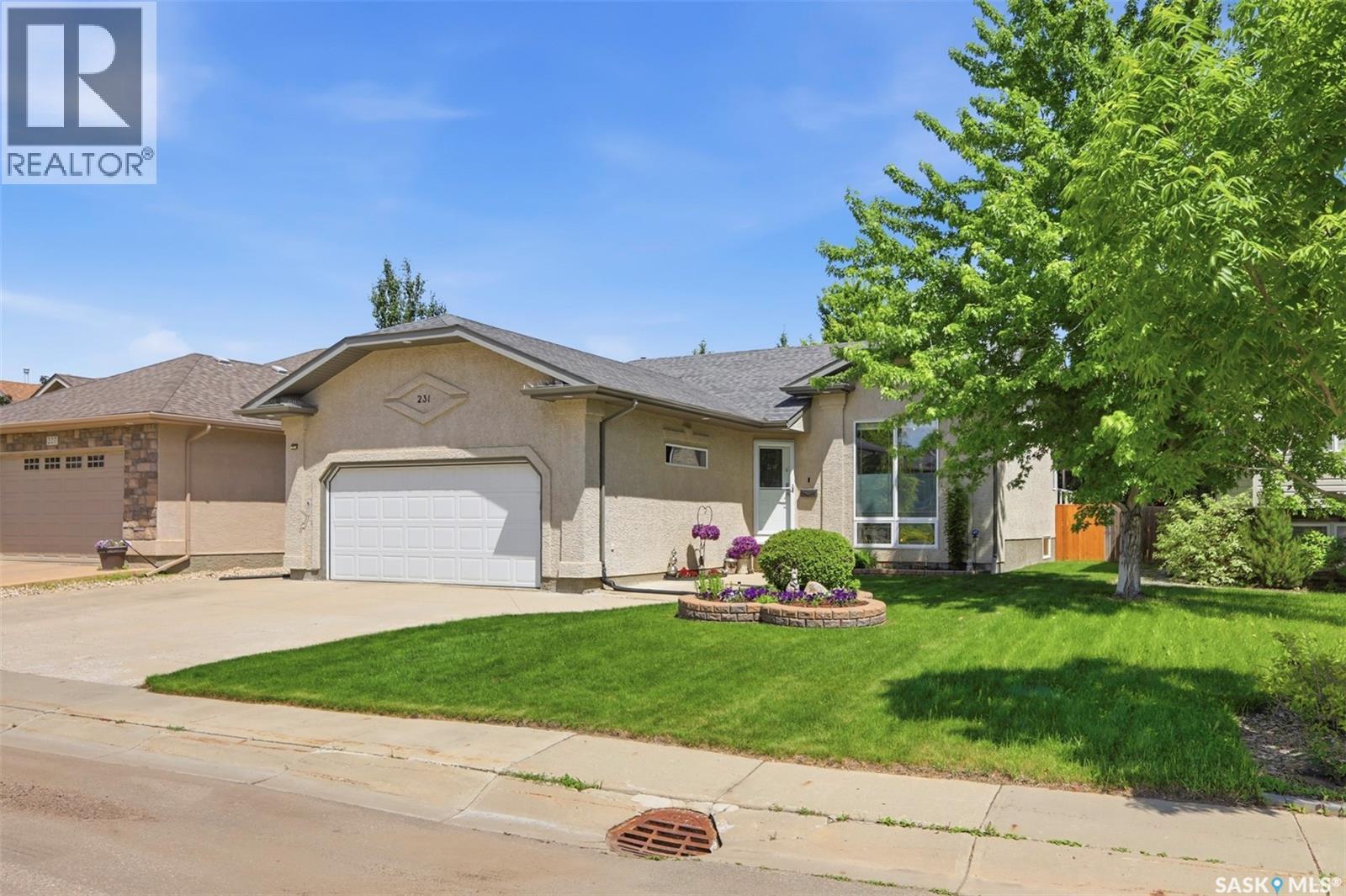 231 Maguire Court, Saskatoon, Saskatchewan  S7H 4E1 - Photo 2 - SK043163