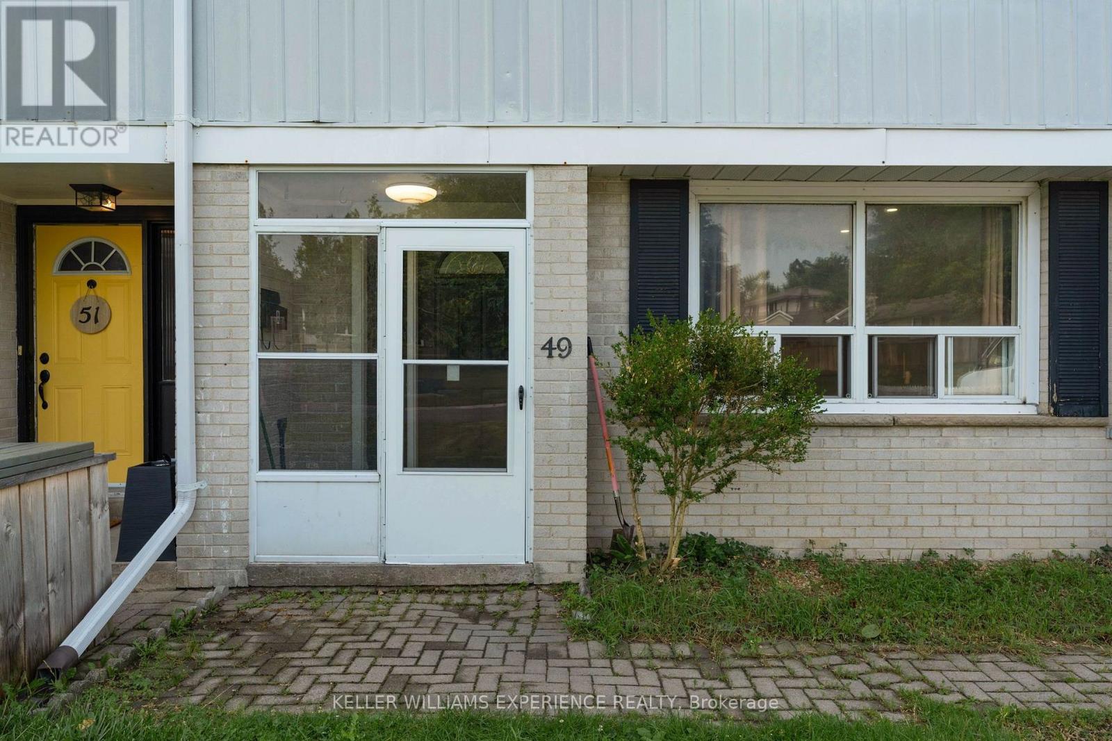 49 Daphne Crescent, Barrie (Cundles East), Ontario  L4M 2Y7 - Photo 2 - S13598260