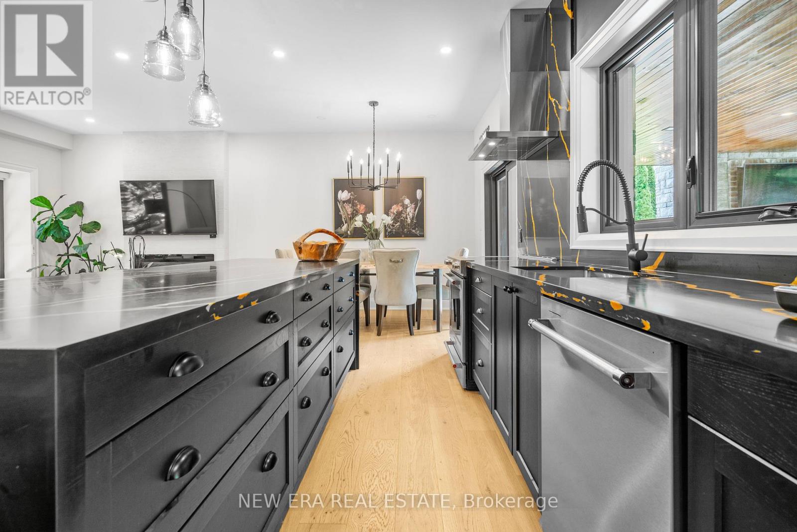 261 Pinetree Way, Mississauga, Ontario  L5G 2R4 - Photo 11 - W13598318