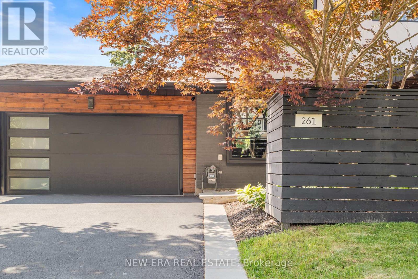261 Pinetree Way, Mississauga, Ontario  L5G 2R4 - Photo 5 - W13598318