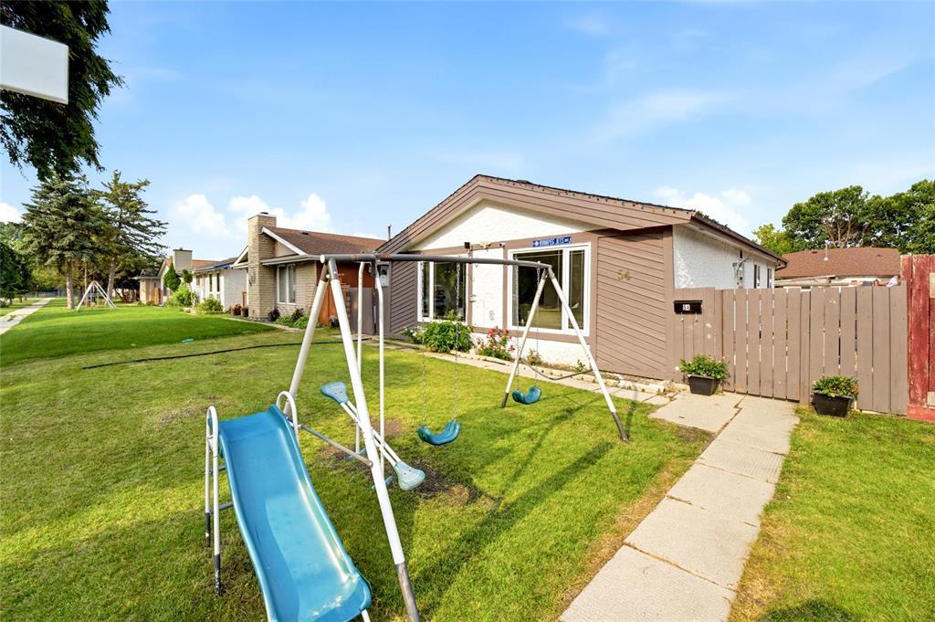 54 Heft Crescent, Winnipeg, Manitoba  R2P 1N4 - Photo 2 - 202617422
