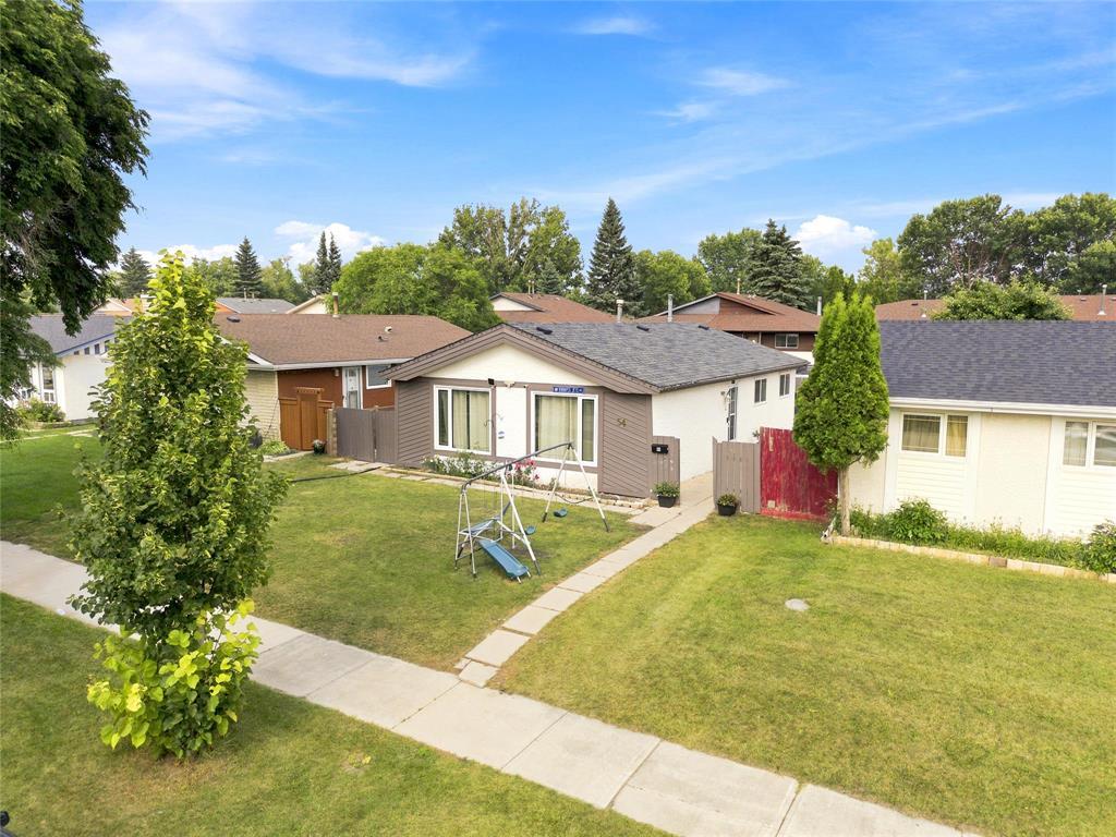 54 Heft Crescent, Winnipeg, Manitoba  R2P 1N4 - Photo 3 - 202617422
