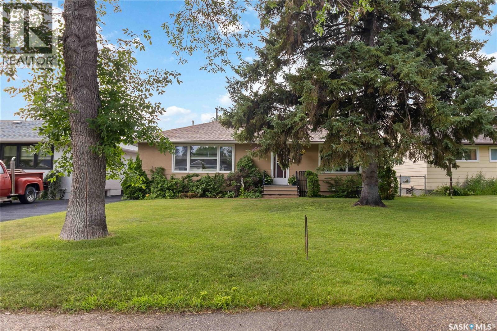 2326 Lansdowne Avenue, Saskatoon, Saskatchewan  S7J 1G9 - Photo 2 - SK043485
