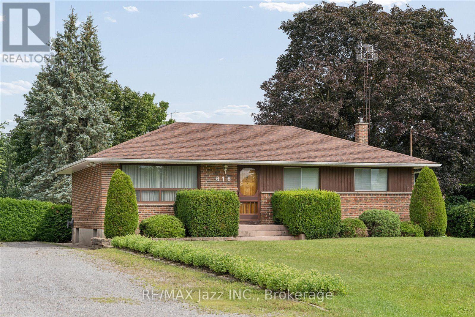 616 Bickle Drive, Oshawa (Northwood), Ontario  L1L 1B1 - Photo 1 - E13598546