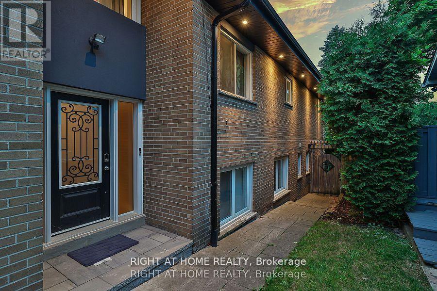 40 Heathview Avenue, Toronto, Ontario  M2K 2C1 - Photo 5 - C13598398