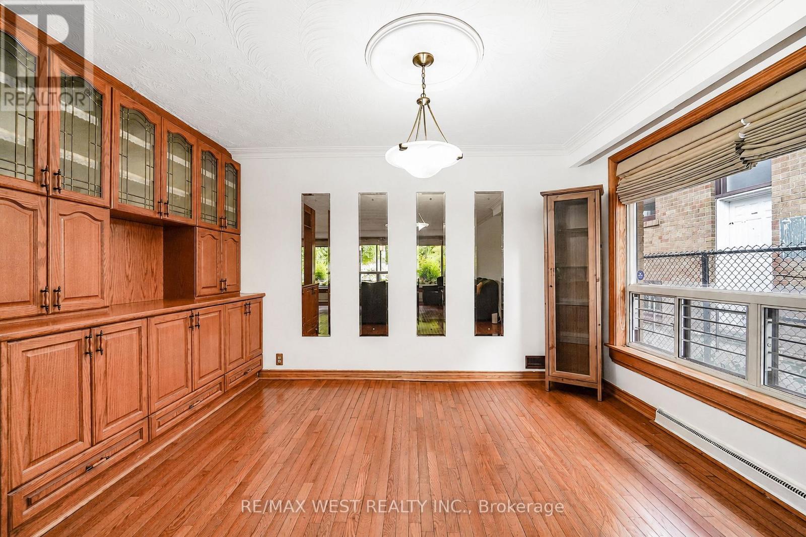 14 Model Avenue, Toronto, Ontario  M3H 1W1 - Photo 4 - C13598422