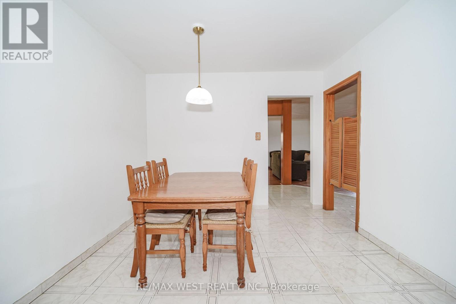 14 Model Avenue, Toronto, Ontario  M3H 1W1 - Photo 6 - C13598422