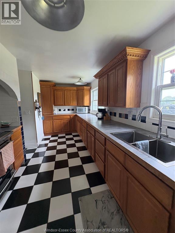 949 East West Rd, Pelee Island, Ontario  N0R 1M0 - Photo 17 - 26017558