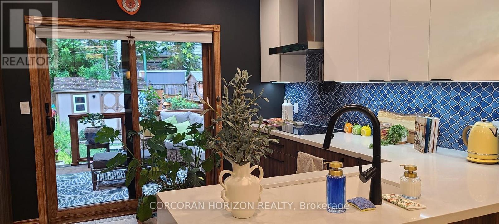 402 Rhodes Avenue, Toronto, Ontario  M4L 3A5 - Photo 10 - E13598366