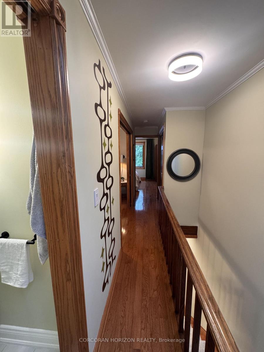 402 Rhodes Avenue, Toronto, Ontario  M4L 3A5 - Photo 12 - E13598366